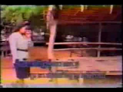 Oun Nao Srolanh Bong by Ruoh Serey Sotea