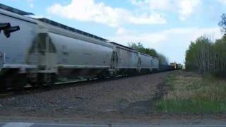 preview picture of video 'BNSF 3173 in Wilton, MN, on 05/25/2008'