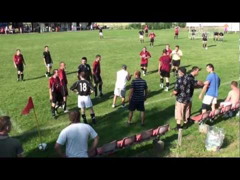 LKS Zabełków - LKS Bieńkowice - piękny gol, bójka wśród "ławek rezerwowych"