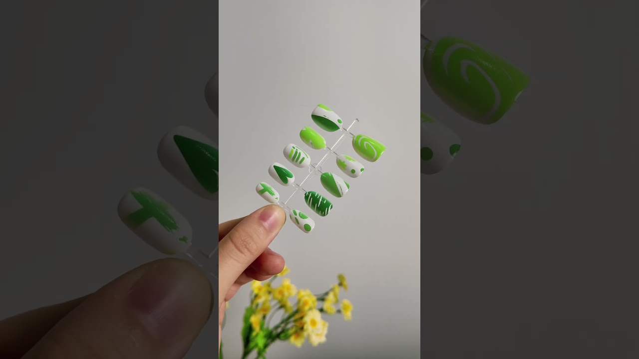 Why buy nail art when you can UV print it? 💅✨