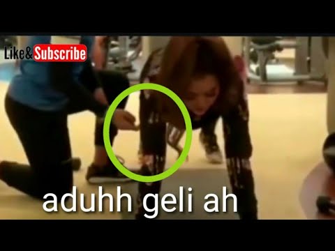 Mbak Vega kegelian dicolek colek