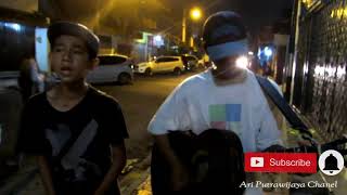 Download lagu Suara emas pengamen cilik | Wali- Langit bumi Cover mp3