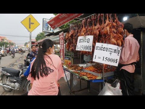 Female & Male Chicken Grill Meat @Phsa Chhouk Meas - Amazing Street Food of Grill Duck in Evening