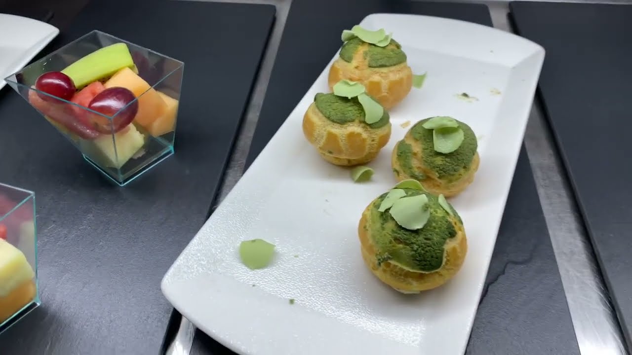 The Emirates Business Class Lounge thumbnail