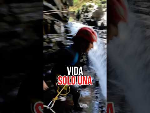 Vida solo una #lobonitodeecuador #gualaquizaecuador🇪🇨 #moronasantiago #cascadas #canyoning