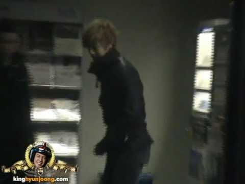 111223 KIM HYUN JOONG fancam - musicbank(go in) + Dance practice (※ Spoiler)