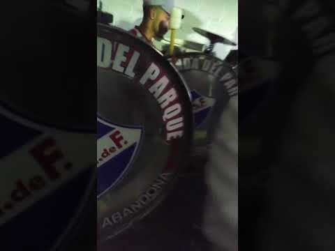 "LA MITAD DE TUS BANDERAS ESTAN EN LA BLANQUEADA" Barra: La Banda del Parque &bull; Club: Nacional &bull; País: Uruguay