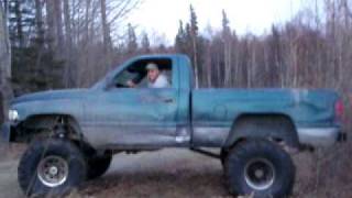 preview picture of video 'Lifted Dodge Ram 1500 Hill Climb'