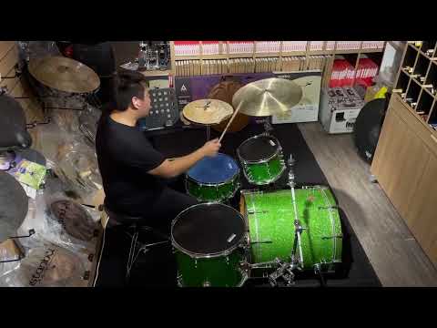 Istanbul AGOP 18" TRADITIONAL Medium Crash from 16 Beat Drums