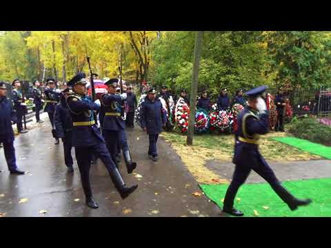 «Он не терпел компромиссов». В Воронеже простились с погибшим в Сирии штурманом