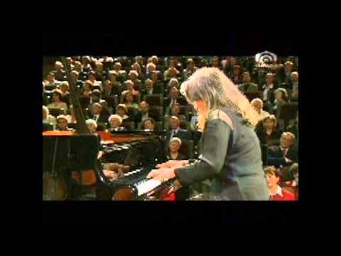 Robert Schumann  Klavierkonzert a-Moll op. 54   Riccardo Chailly - Martha Argerich