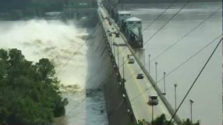 preview picture of video 'Conowingo Dam High Water'