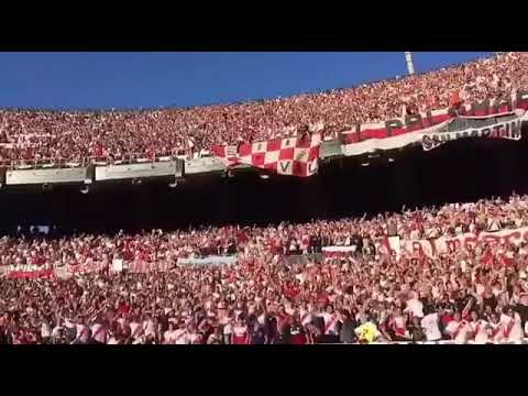 "Todos los domingos a la tarde yo vengo a alentarte (RIVER)" Barra: Los Borrachos del Tablón • Club: River Plate