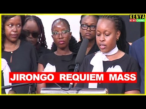 La figlia di Cyrus Jirongo legge il suo elogio funebre con altri bambini durante la messa di requ...
