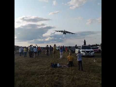 Antonov AN-225 landing
