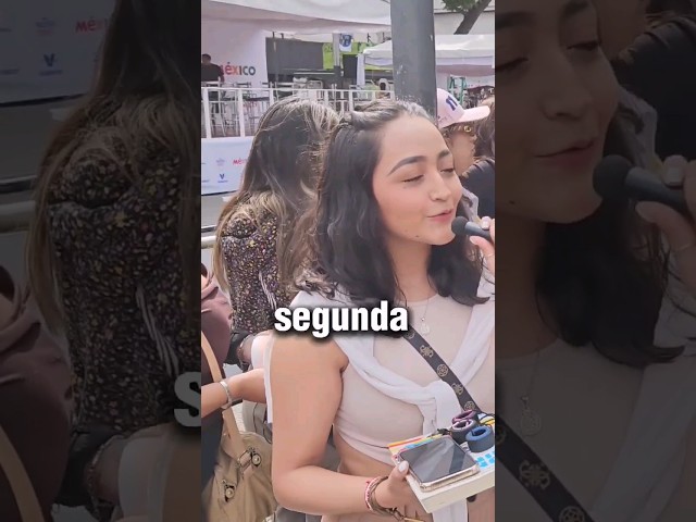 Vídeo relacionado con VAGCARS Llavero de coche de carreras, llavero deportivo F1, llavero de metal modelo de carreras, llavero de coche, accesorio de llavero, regalos de Fórmula 1 para niño, hombre, mujer, fanático de las