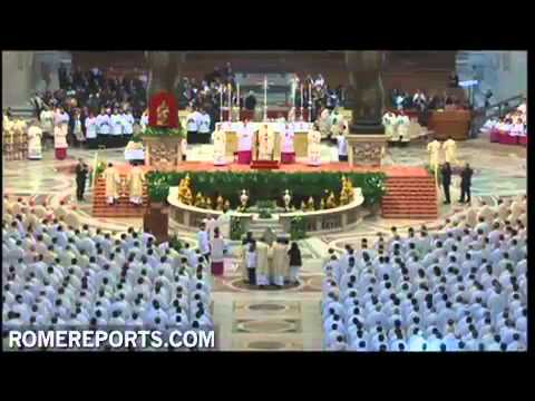 Click to Watch the Christians should make the living God visible to the world: Pope Benedict XVI, Chrism Mass video