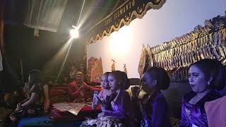 Download lagu Vita Alvia - ngelabur langit live in kerangkongan mp3