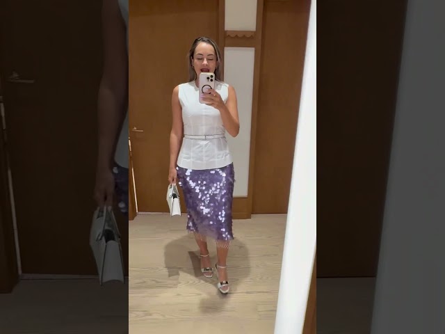 Vídeo relacionado con Tory Burch (White Dress) Medio Cuerpo Buddy Cutout