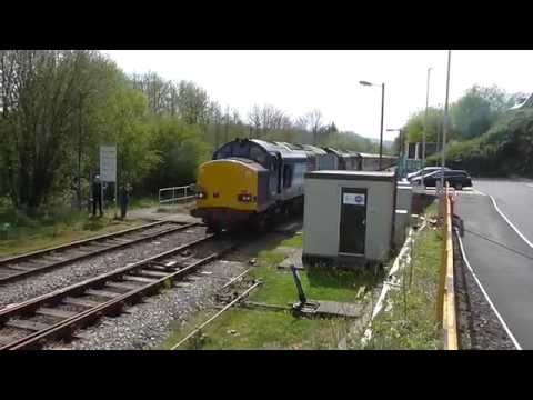 DRS 37612 + 37611 depart Llandeilo station 21/04/2014