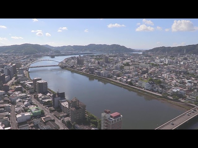 高知市内（鏡川と鏡川大橋）