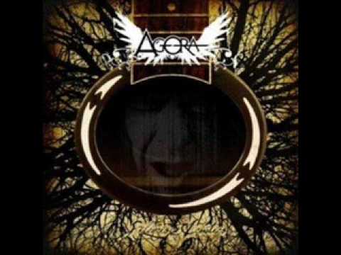 Bajo un cielo gris - Agora