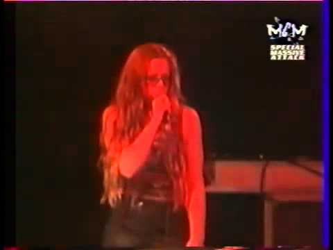 Massive Attack   Dissolved Girl Live   Berlin Arena 1997)