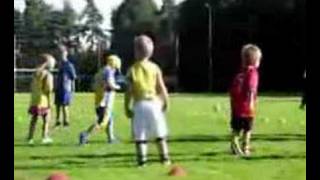 preview picture of video 'Zacharias tränar fotboll 25 juni 2008'
