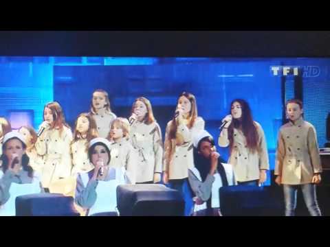 Videoclip de Si maman si (Live Version) — Les Enfoirés
