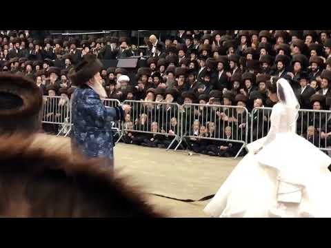 Bobover Rebbe Dancing Mitzvah tantz At His Son's Weding - 8 Sivan 5778