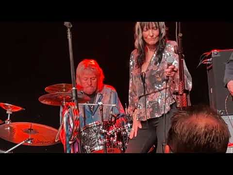 Bev Bevan in Quill live at The Rose Theatre Rugeley Heaven (clip!)