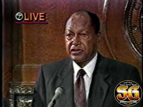 Mayor Tom Bradley expresses disappointment on Rodney King verdict with Chief Daryl Gates