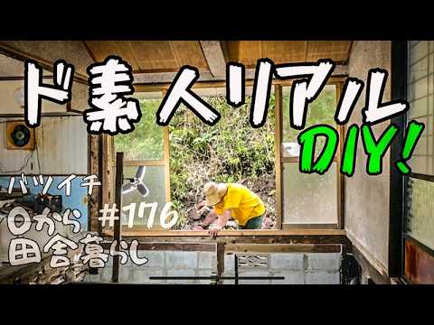 狭いモダンなバルコニーの装飾的な窓ヤシの木蘭