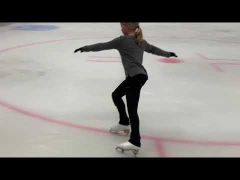 Learn to Skate USA: forward outside/inside edges on the circle clockwise Basic 4