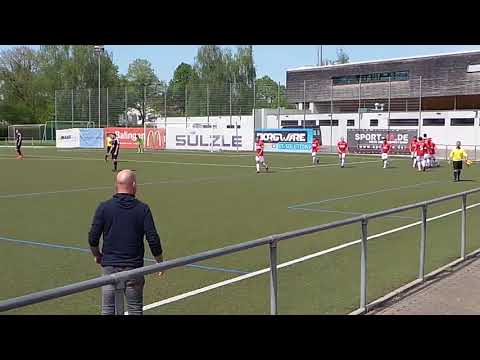 Schiedsrichter gerempelt