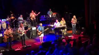 JIMMY BUFFETT playing FRENCHMAN FOR THE NIGHT in PARIS parrothead Red was there 2018