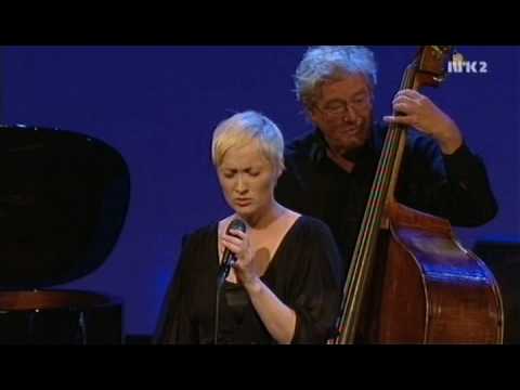 Live Marie Roggen - Antonio's Song (live, Til Radka, 2009)