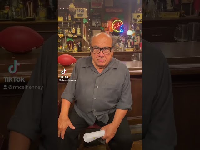 Vídeo relacionado con HWC Trading FR A4 Rob McElhenney, Charlie Day, Kaitlin Olson Always Sunny Philadelphia Los Regalos Imprimieron La Imagen Firmada Del Autógrafo Para Los Fans De La Demostración De Serie De Televisión