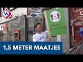 Anderhalve meter-maatjes moeten winkelend publiek herinneren aan coronamaatregelen - OMROEP WEST