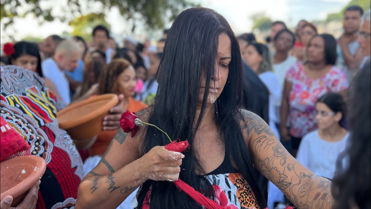 POMBAGIRA FEZ FESTA DENTRO DO CEMITÉRIO | ELA FEZ DESCARREGO NELES