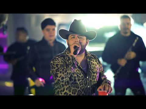 Luis R Conriquez - Recostada En La Cama [En Vivo 2021]