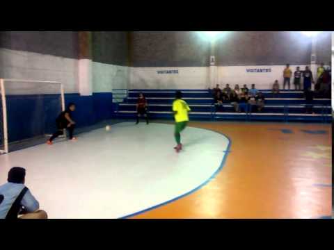 Caio defende pênalti na Semi Final 2015