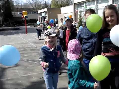 Lepelstraat onthulling kunstwerk door burgemeester Frank Petter opening Kerkstraat ballonwedstrijd
