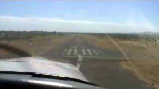 preview picture of video 'Piper Lance Landing at YHLC Halls Creek, Western Australia'