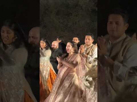 Hania Aamir's VIRAL DANCE  On 'Ding Dong' A Friend's Wedding | #shorts #dance #bollywood #pakistan