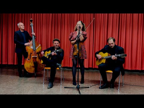 Mainouche - "Les yeux ouverts" live cover | (Dream a little dream)