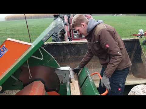 Kubota L1501DT mit Posch Leibnitz Tisch- Wippkreissäge & IHC 844S