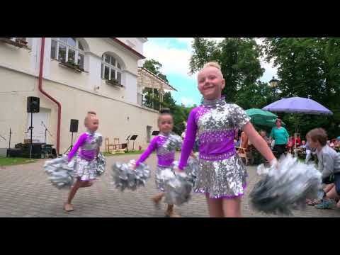 Mažoretky Šuměnky: vystoupení v domově seniorů v Plavči, červen 2023