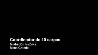 texto blanco en un fondo negro