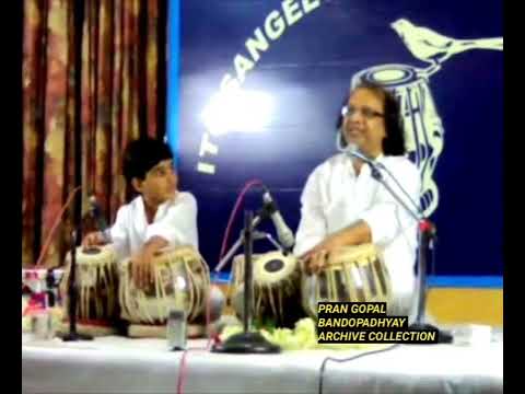 Pandit Nayan Ghosh with Little Master Ishaan Ghosh Laggi Demonstration 2011 Kolkata 